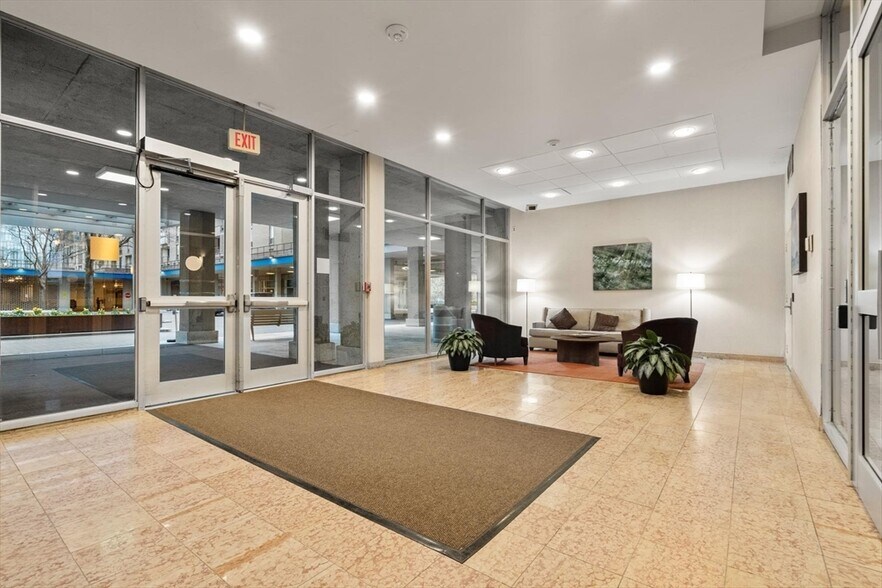 Building Photo - 77 Pond Ave