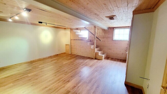 Building Photo - 2 Bedroom house near Mileground - Available 05/20/2026