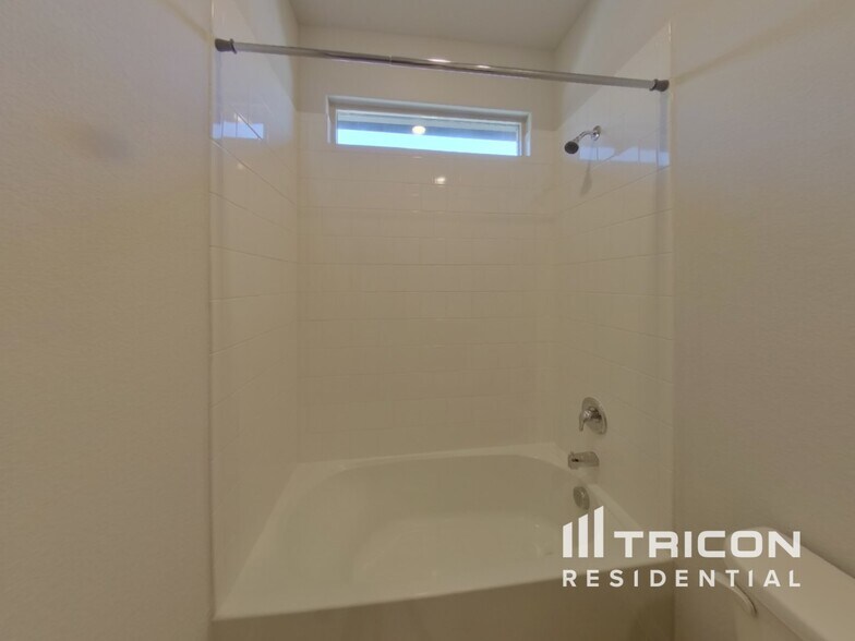 Building Photo - 2404 Sunset Beach Ct