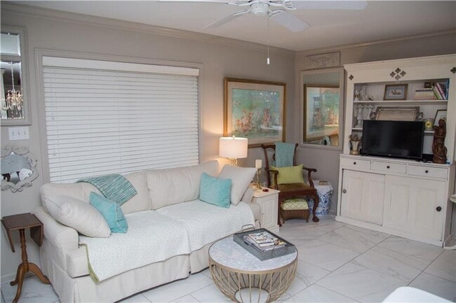 Building Photo - 2 Bedroom 2 bath Duplex for rent