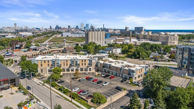 Building Photo - 2121 S Kinnickinnic Ave