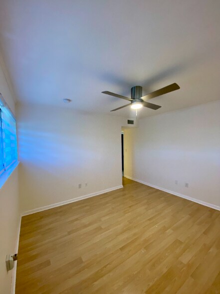 Building Photo - 710 N Village Dr