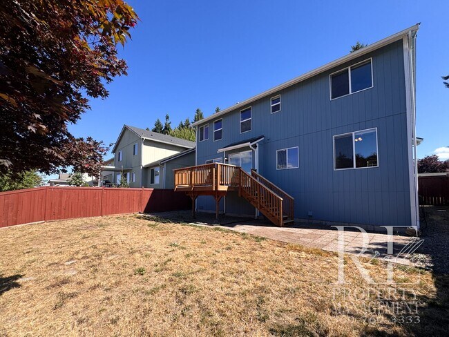 Building Photo - Spacious Bremerton Retreat with Designer Kitchen, Large Fenced Yard & Primary Suite