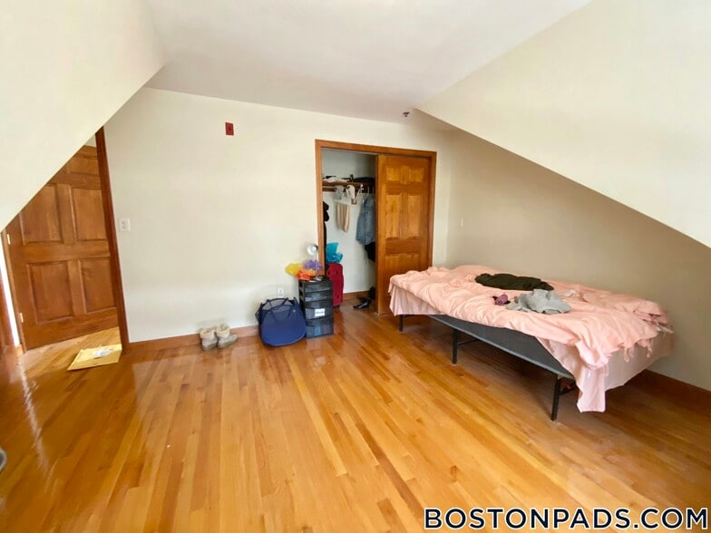 Building Photo - 102 Allston St