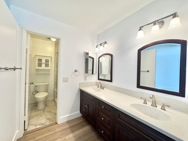 Building Photo - Beautiful 3Bd/2.5Ba Available In Costa Mesa