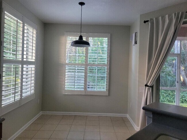 Building Photo - 820 Lantern Way