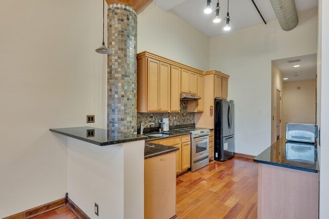 Building Photo - 689 Marin Blvd