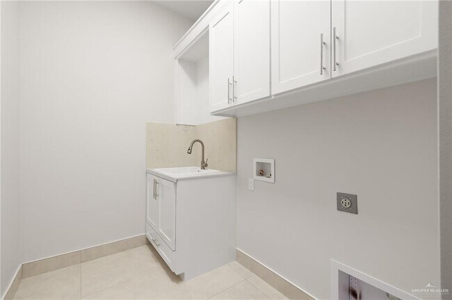 Building Photo - 2322 S 42nd Ln