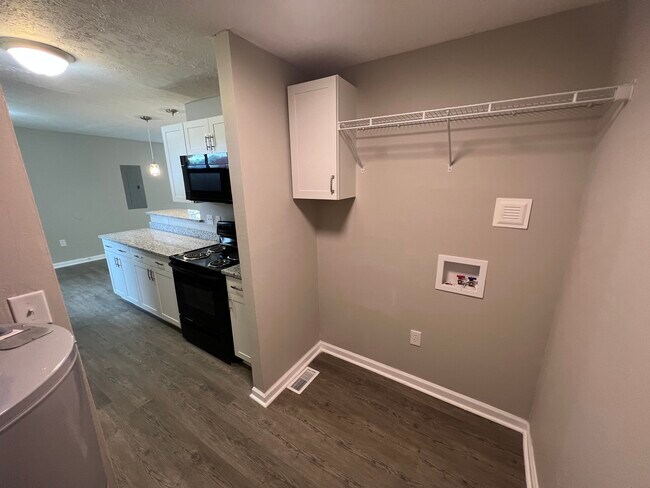 Building Photo - 724 Lanford Rd