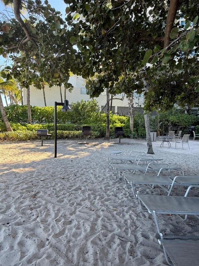 Building Photo - 3001 S Ocean Dr