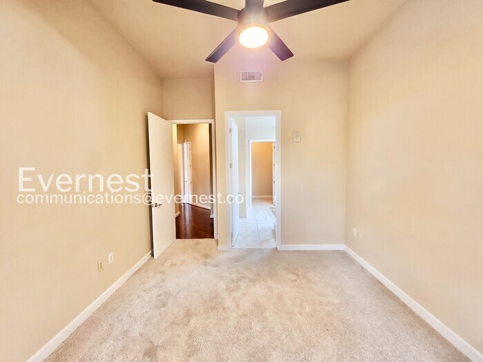 Building Photo - 711 Cosmopolitan Dr NE