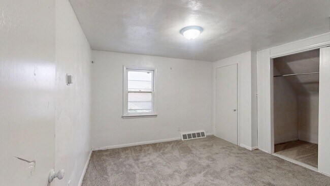 Building Photo - 3863 E 154th St