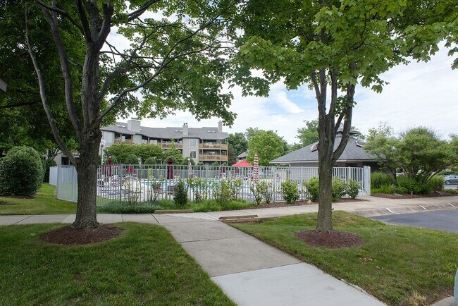 Building Photo - Townhome in the desired Chesapeake Harbour!!!