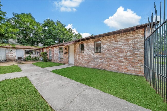 Building Photo - 10006 Neuens Rd