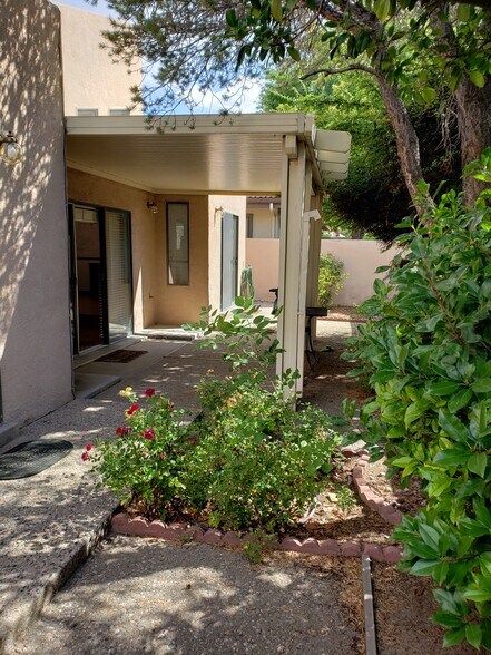 Building Photo - 9628 Merion Cir NE