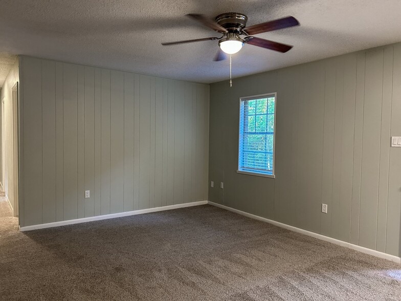 Building Photo - 1716 Northview Dr