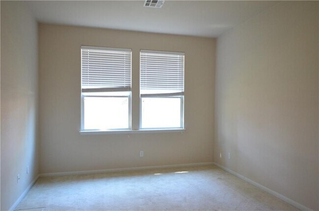 Building Photo - 204 Valona Loop