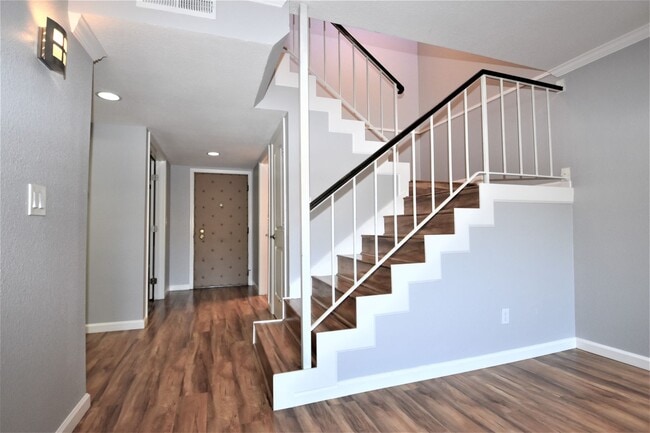 Building Photo - 5030 Greenberry Dr