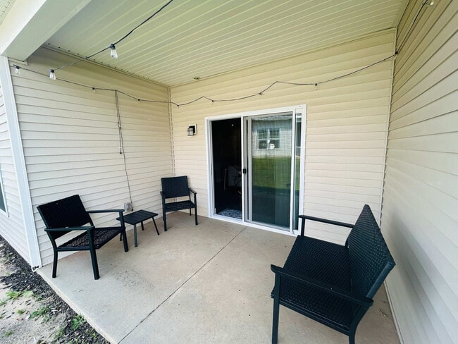 Building Photo - 3939 Pinot Dr