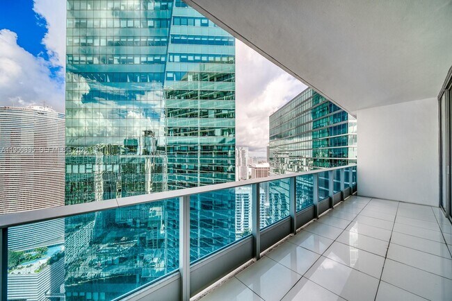 Building Photo - 200 S Biscayne Blvd