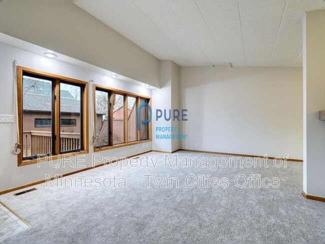 Building Photo - 2421 S 9th St