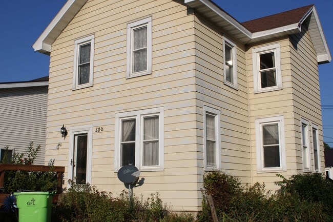 Building Photo - 200 N Lincoln St