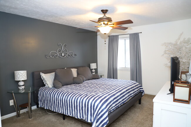 Master bedroom with lake view - 10124 Carnation Court