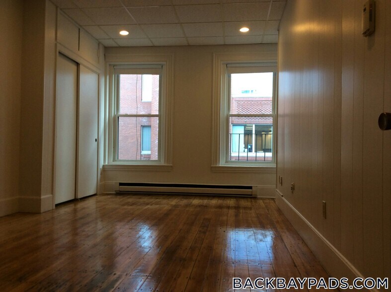 Building Photo - 272 Newbury St