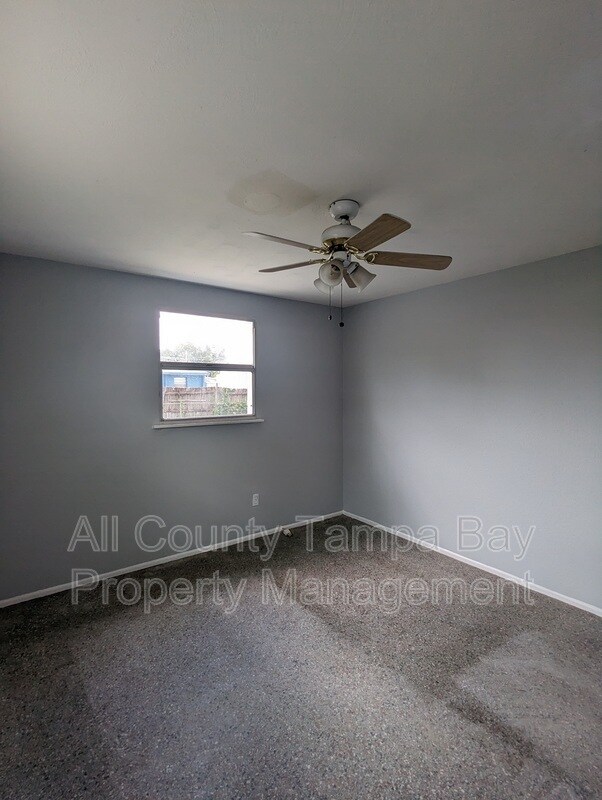Building Photo - 6021 W Hanna Ave