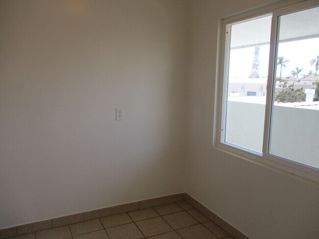 Building Photo - City Heights Remodeled 1 Bdr 1 Ba 2nd floor apartment.