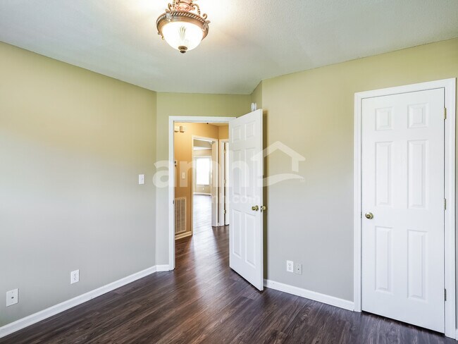 Building Photo - 3494 Sandpiper Dr