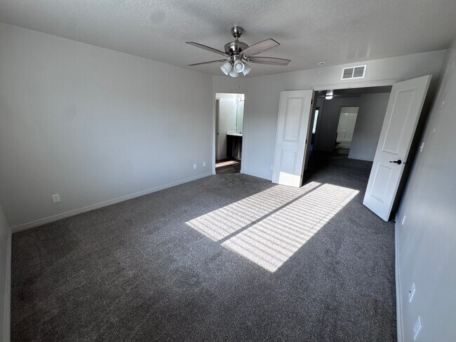Building Photo - 673 N 2560 E