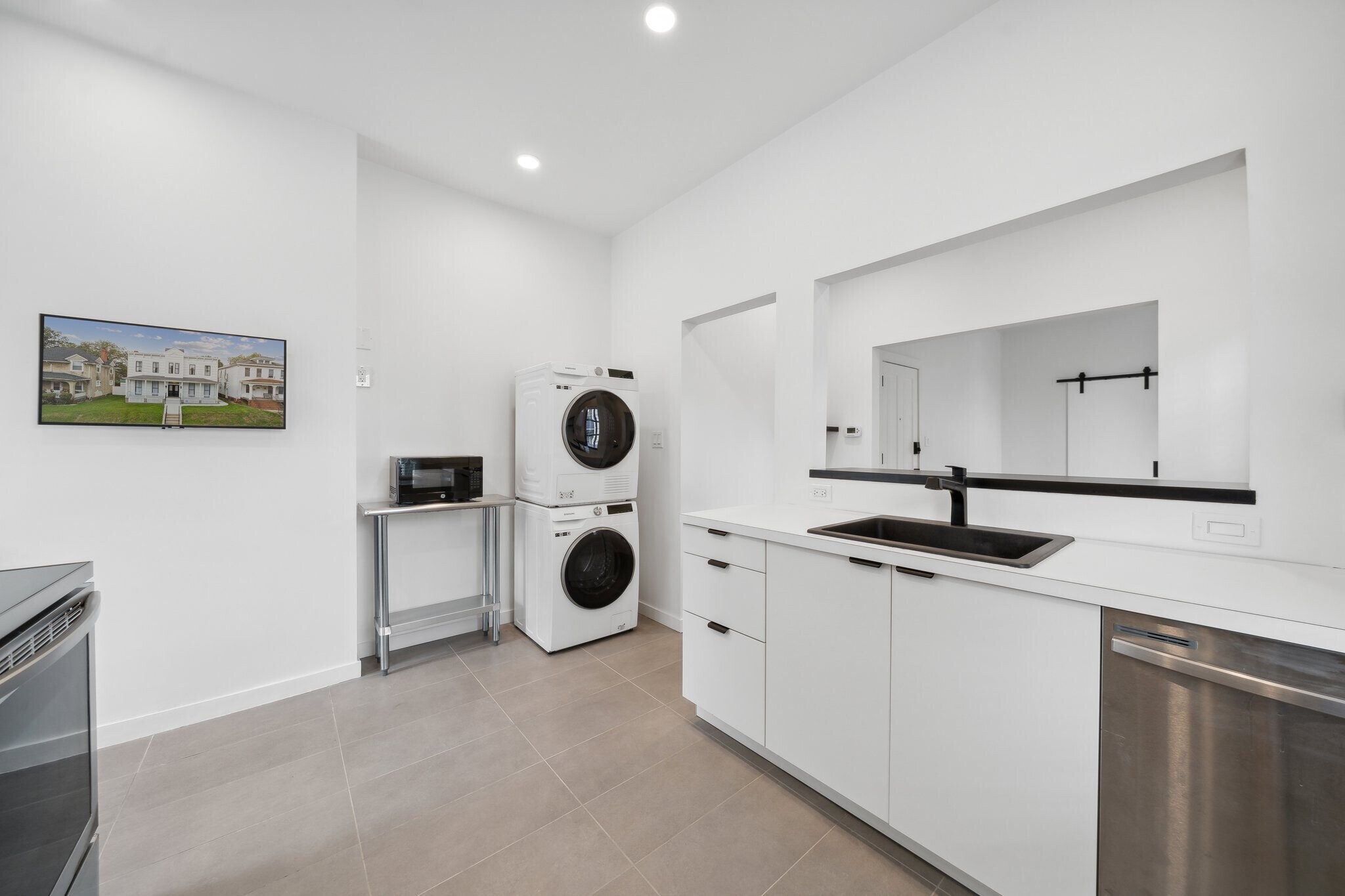 Kitchen - 2810 Griffin Ave