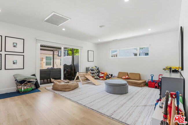 Building Photo - 5737 Allott Ave