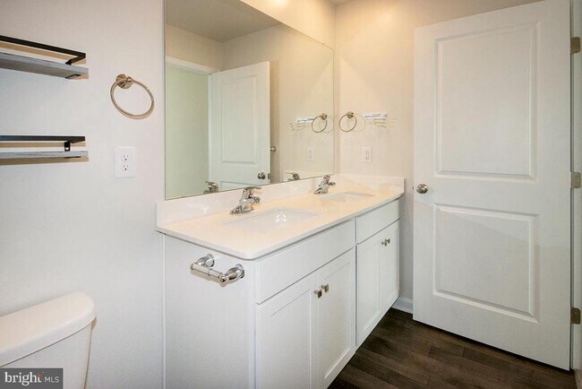 Building Photo - 117 Mazzeo Dr