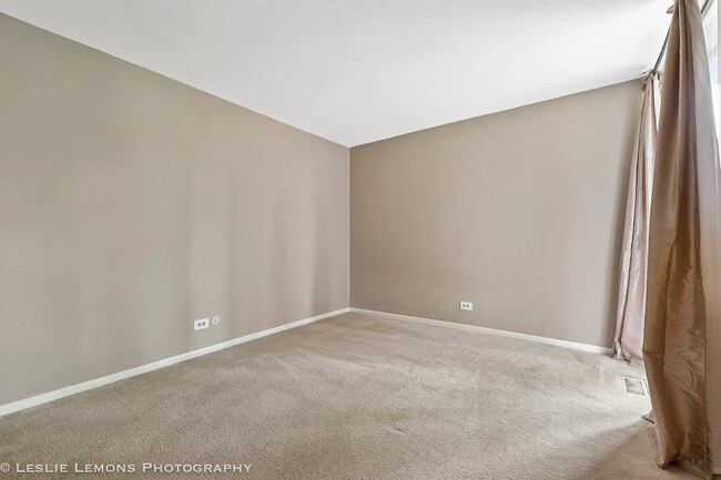 Building Photo - 5700 Hillcrest Ln