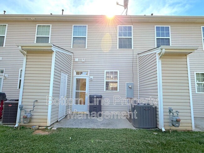 Building Photo - 5703 Erin Dr