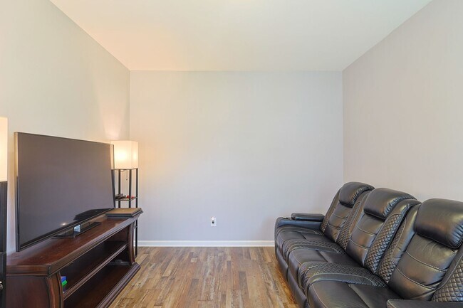 Building Photo - 363 Heathrow Dr
