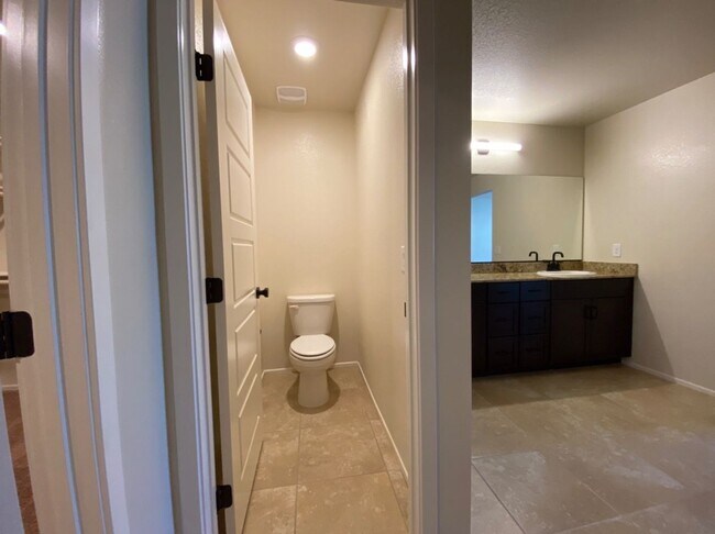 Building Photo - 4 BED 3 BATH Townhome, 1 LOFT, 2 GARAGES, GATED!