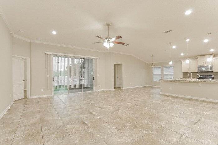 Building Photo - 806 Deer Crossing Rd