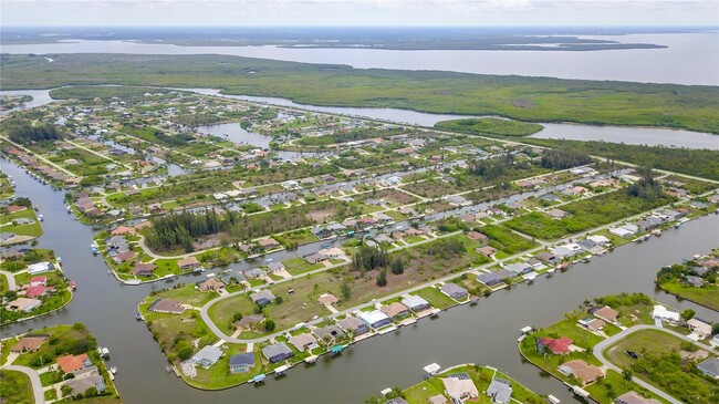 Building Photo - Waterfront home in South Gulf Cove.