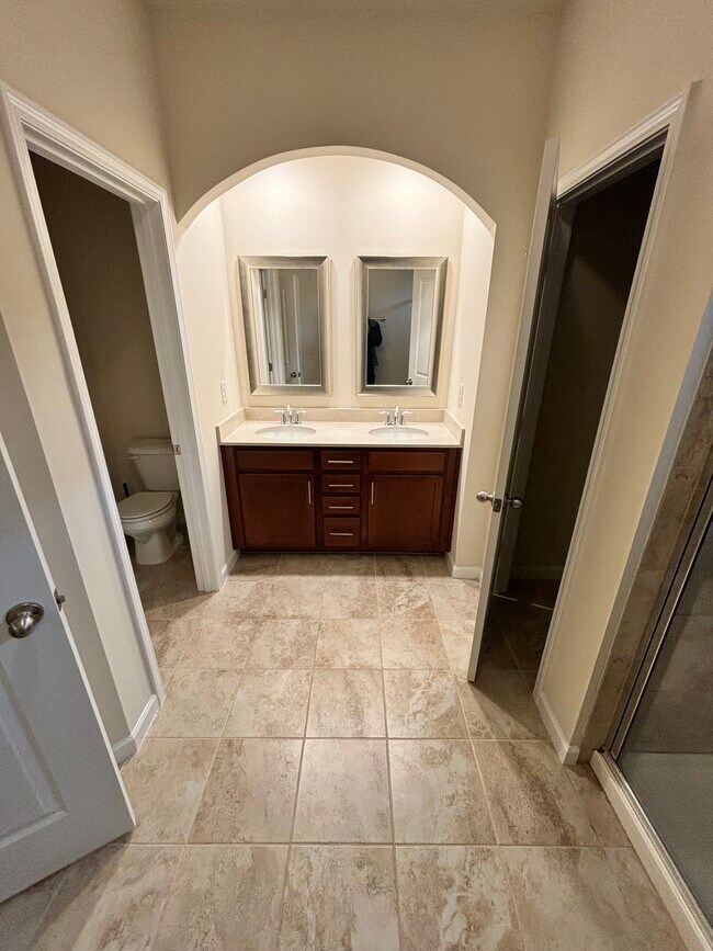 Building Photo - 1005 Epiphany Rd