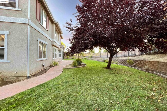 Building Photo - 2765 St Andrews Dr