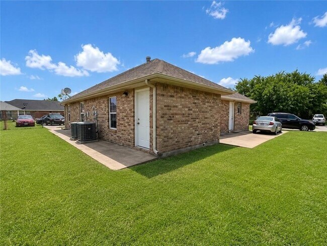 Building Photo - 3903 Juno Dr