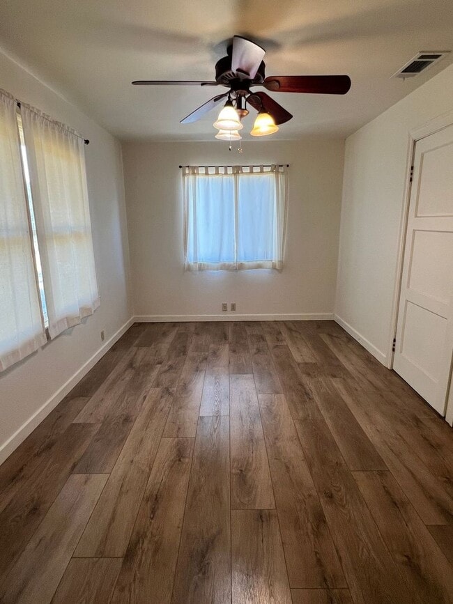 Building Photo - 3 bedroom 1 bath home in Red Bluff