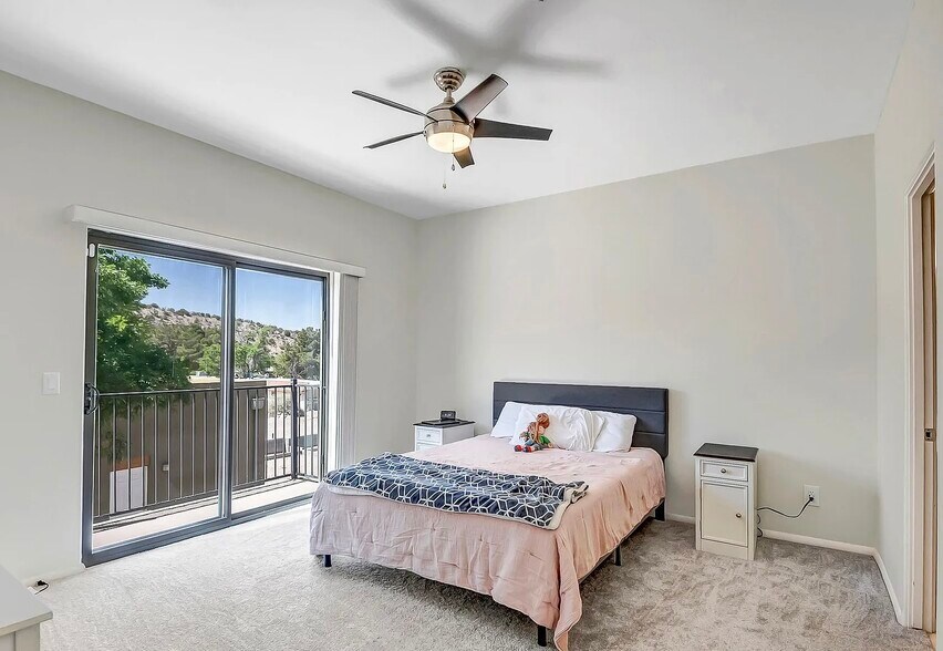 Building Photo - 4220 N Montezuma Ave