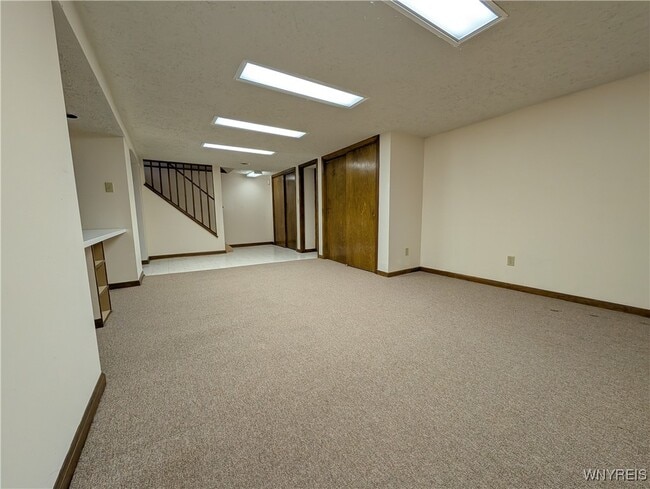 Building Photo - 270 Selkirk Dr