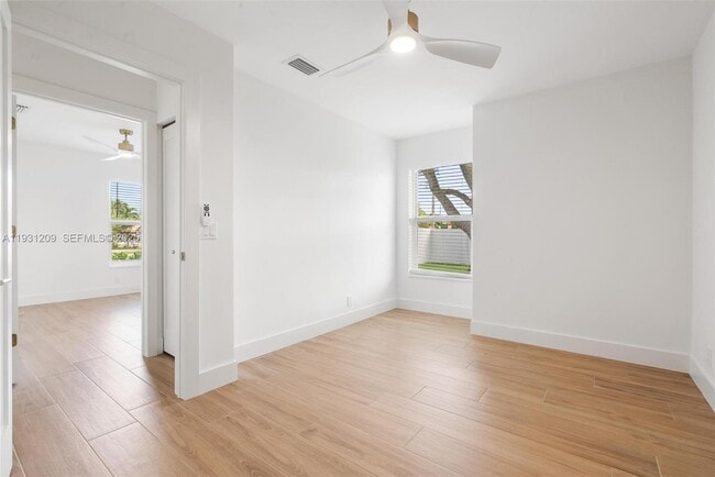 Building Photo - 102 SW 13th Ave