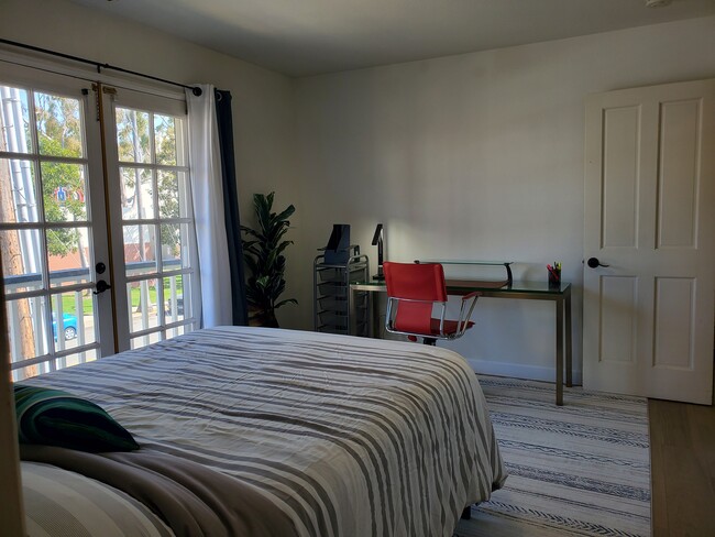 Bedroom view 2 - 301 N Francisca Ave