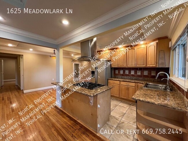 Building Photo - 1625 Meadowlark Ln